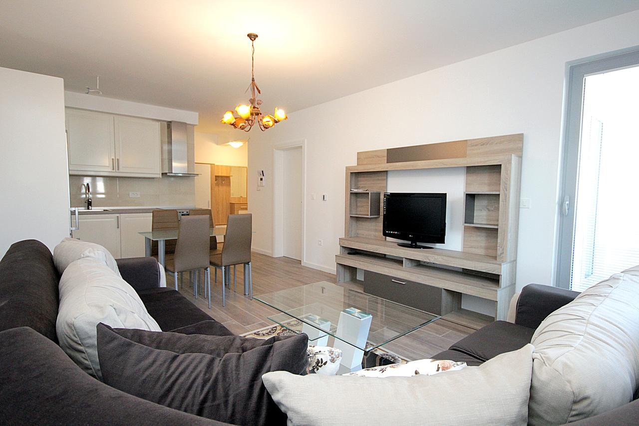 Apartment Melina Dobra Voda Luaran gambar
