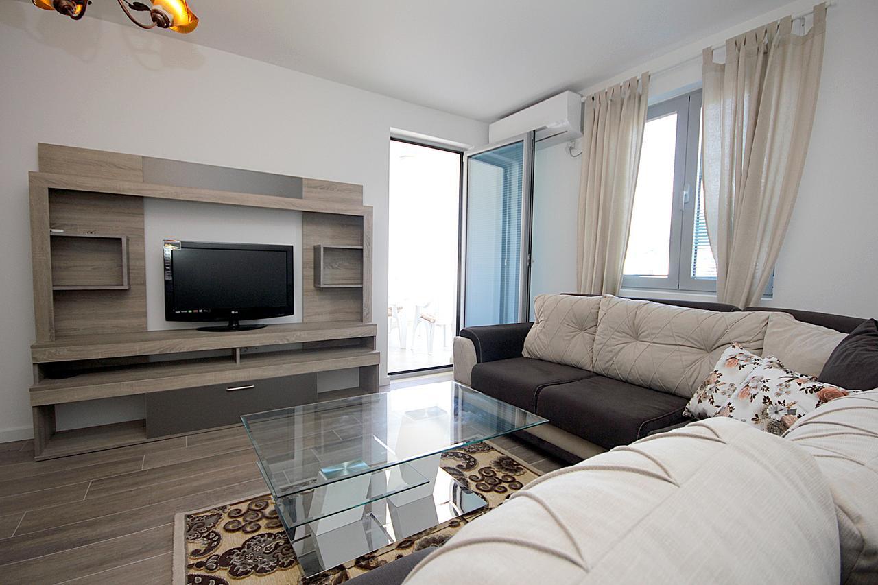 Apartment Melina Dobra Voda Luaran gambar