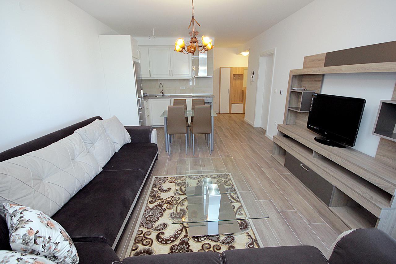Apartment Melina Dobra Voda Luaran gambar