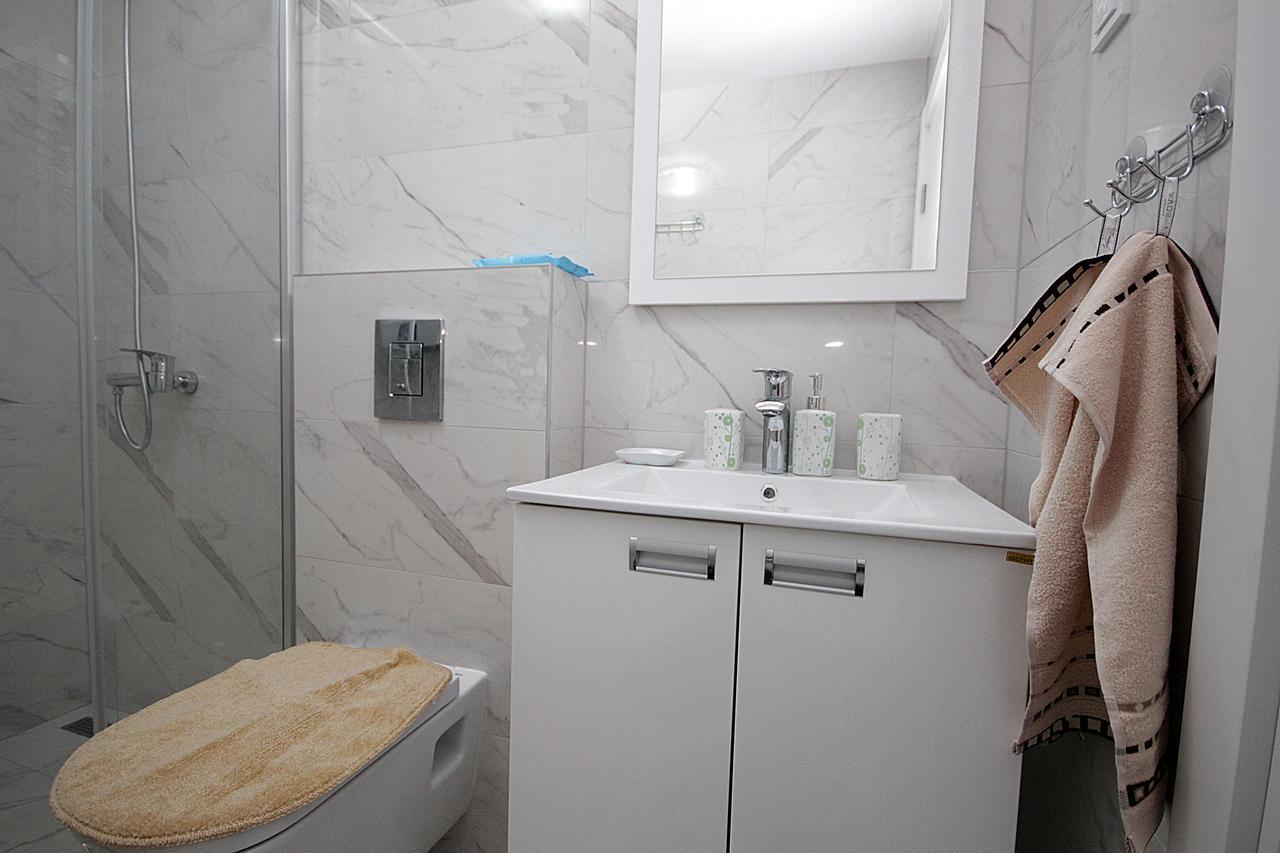 Apartment Melina Dobra Voda Luaran gambar
