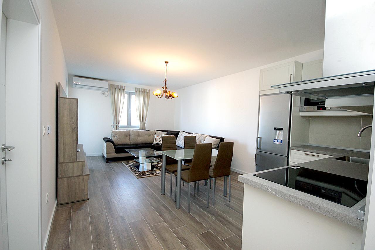 Apartment Melina Dobra Voda Luaran gambar