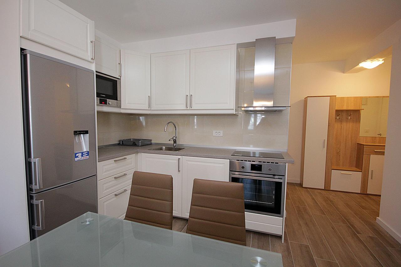 Apartment Melina Dobra Voda Luaran gambar