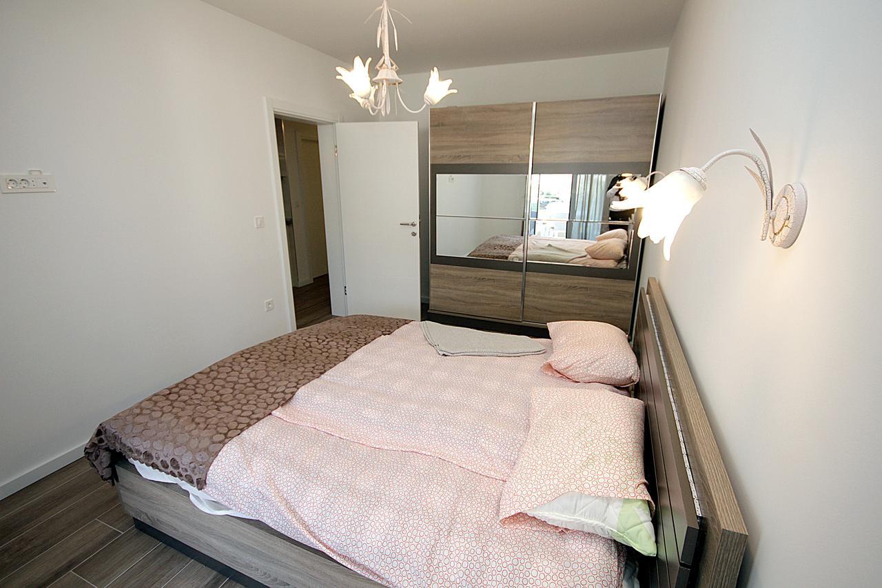 Apartment Melina Dobra Voda Luaran gambar