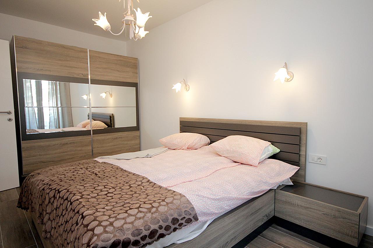 Apartment Melina Dobra Voda Luaran gambar