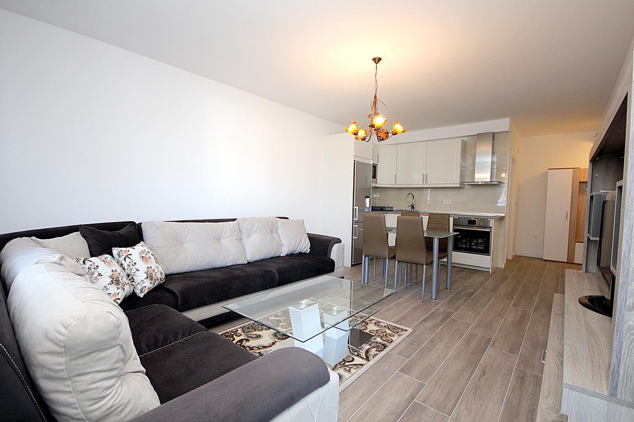 Apartment Melina Dobra Voda Luaran gambar