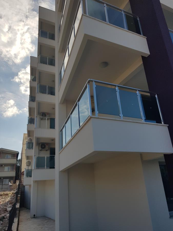 Apartment Melina Dobra Voda Luaran gambar
