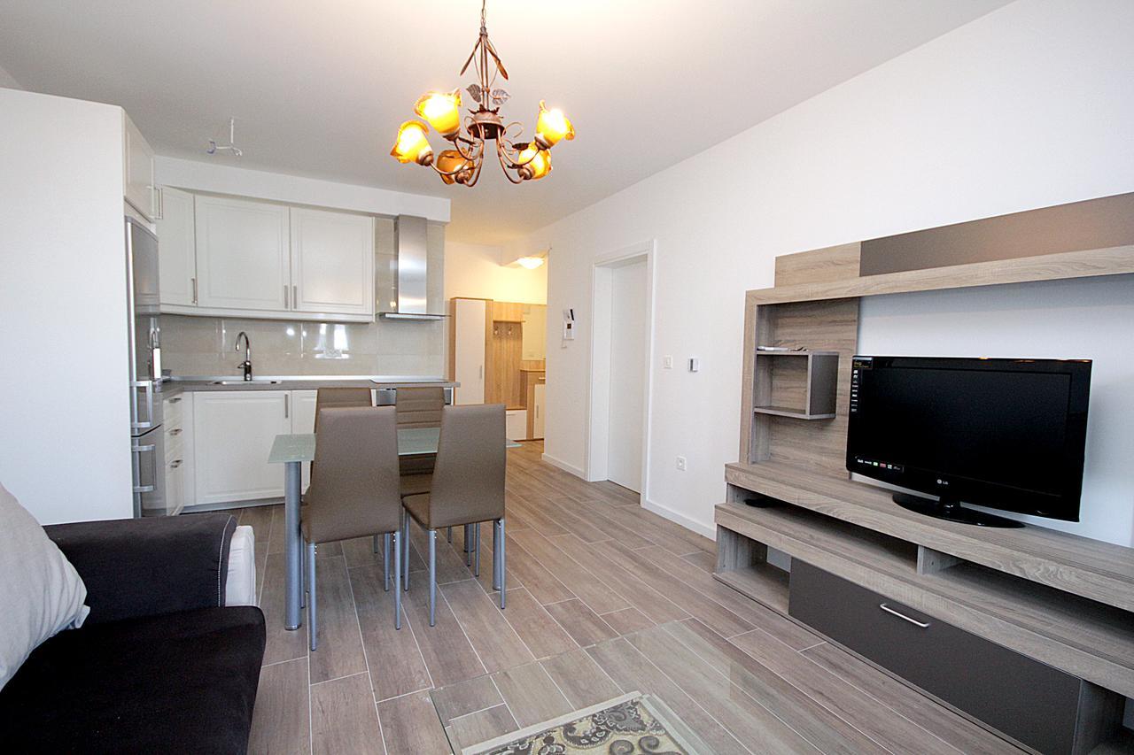 Apartment Melina Dobra Voda Luaran gambar