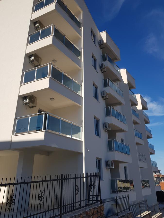 Apartment Melina Dobra Voda Luaran gambar