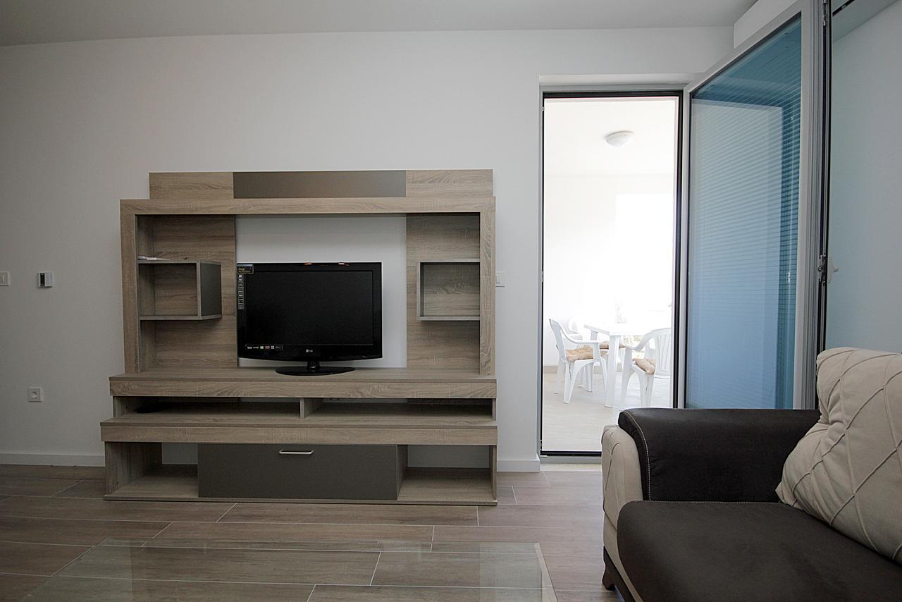 Apartment Melina Dobra Voda Luaran gambar