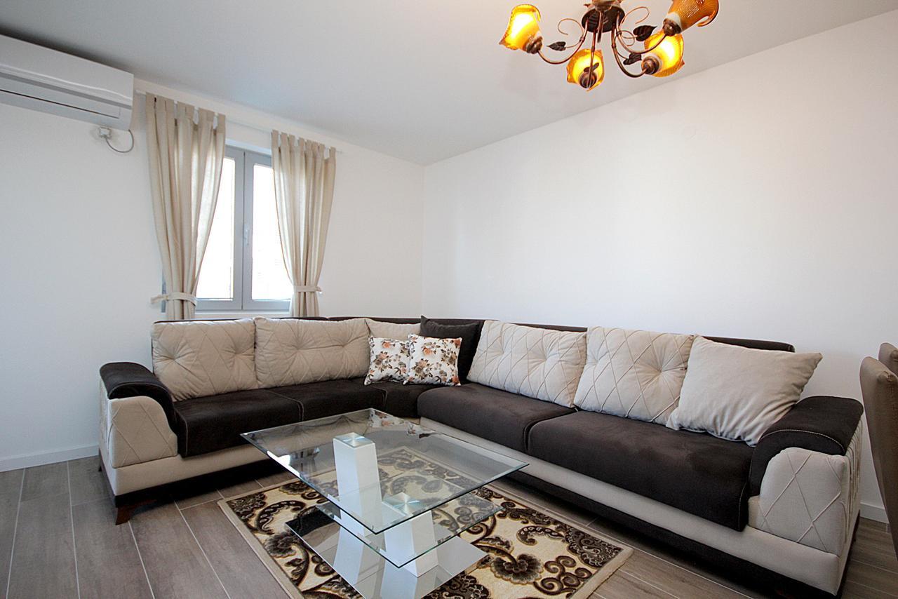 Apartment Melina Dobra Voda Luaran gambar